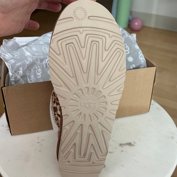 UGG Lowmel Plains Sneakers - Picture 8 of 9